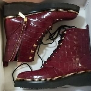 💥Michael Kors Haskell Crocodile Embossed Boot